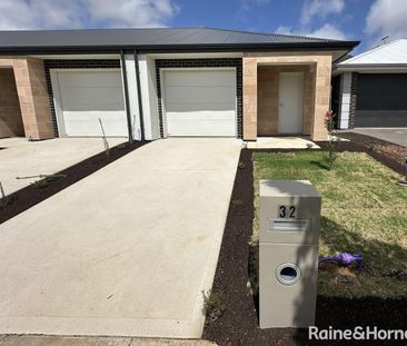 32 Boardwalk Drive, Paralowie, SA 5108 - Photo 3