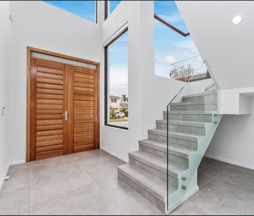 PRESTIGE LIVING AT IT'S FINEST! - Photo 2