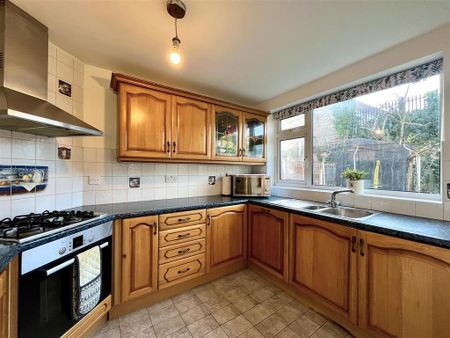 3 bedroom detached house to rent - Photo 4