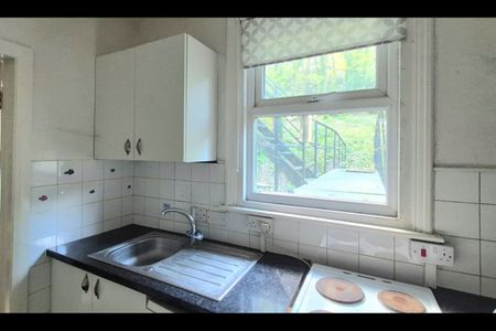 Studio Flat, Ashburnham Road, LU1 - Photo 5
