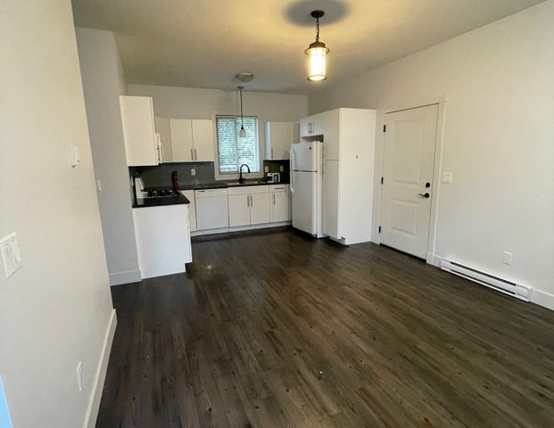 2 bedroom Carriage house with garage - Photo 1