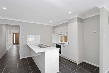 Modern 3-Bedroom Duplex - Photo 3