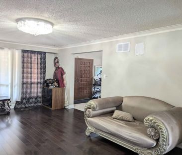 For Lease - 81 Oxford Street, Richmond Hill, Ontario - Photo 3