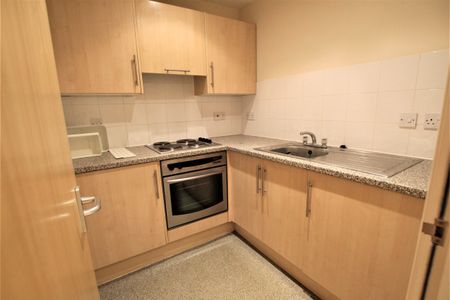 1 bedroom Flat / Apartment - Photo 5