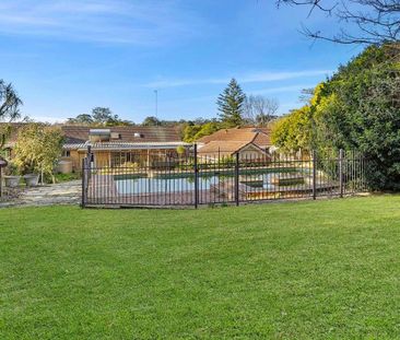 IDEALLY LOCATED FAMILY HOME (6 MONTH LEASE) - Photo 2