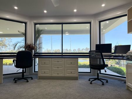 HILLVUE - Executive Home with Longyard Golf Course Access - Photo 3