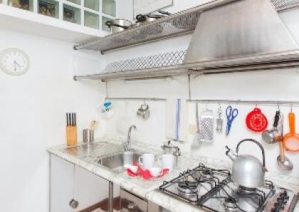 Center-Popolo: Modern, renovated 1 Bedroom, bath, kitchen. Parquet floors, bright, silent, located in beautiful villa near center, park, transport. Ref 847