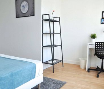 Spacieux appartement situé dans un quartier résidentiel - Photo 2