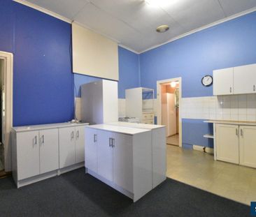 Walking distance to transportation and shopping centre - Photo 2