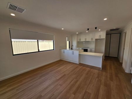 Brand Spanking New 3x1 **Open Fri - 10th Dec 4.30pm to 4.45pm** - Photo 4