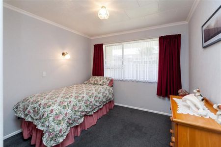 Three Bedroom Family Home in Highlands Park - Photo 4