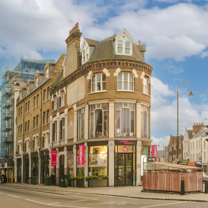 3 bedroom flat in Camden - Photo 1