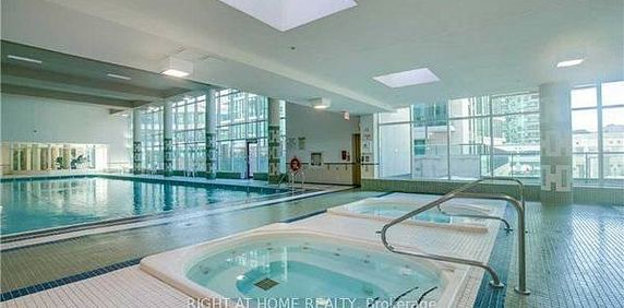 Modern spacious feel great views indoor pool - Photo 2