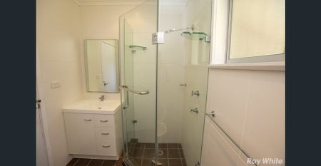 3 BEDROOM HOME WITH BEAUFITUL VIEWS!! - Photo 4