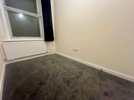 Bond Street, Dewsbury - Photo 4