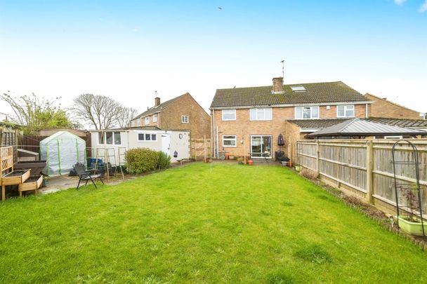 Coombe Close, Div[Itemprop='Addresslocality'] - Photo 1