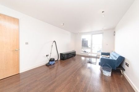 3 bedroom flat to rent - Photo 4