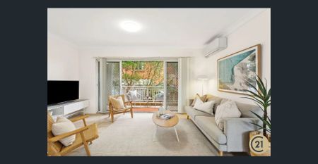 Elegant Two-Bedroom Apartment in an Exclusive Block - Photo 2