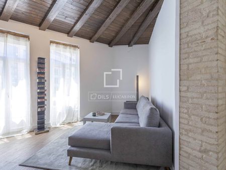 Excellent 3-bedroom apartment for rent in Extramurs, Valencia - Photo 2