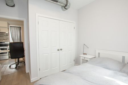 **BEAUTIFUL** 1 Bedroom Apartment in Hamilton!! - Photo 4