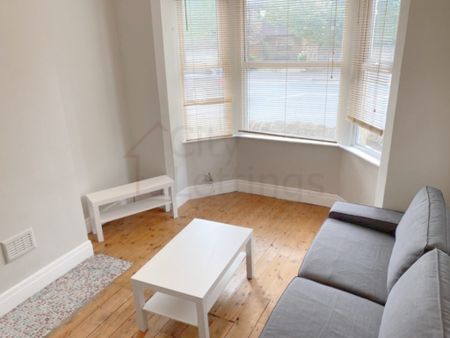 4 Bedroom Mid Terraced House - Photo 2