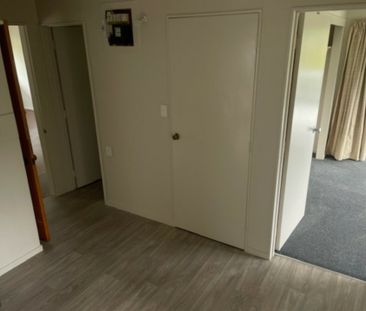 Stanmore Bay - 4 Bedrooms - Photo 2