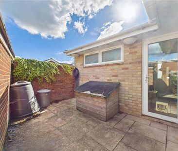 2 bedroom bungalow to rent - Photo 2