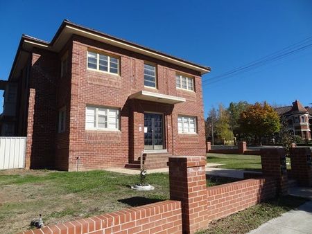 LARGE 1 BEDROOM UNIT! - Photo 3