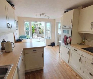 Rm West Water Crescent, Hampton Vale, PE7 - Photo 5