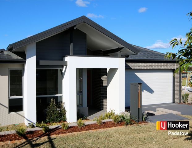 Architecturally Designed Luxury Home - Photo 1