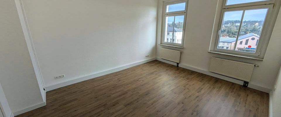 ++ attraktive, renovierte 3-Raum Wohnung in zentraler Lage, direkt am Markt in Meerane ++ - Foto 1
