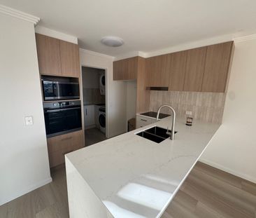 🔥 HOT NEW LISTING FOR RENT IN HOPE ISLAND 🔥 $895 Per Week – Availab... - Photo 1