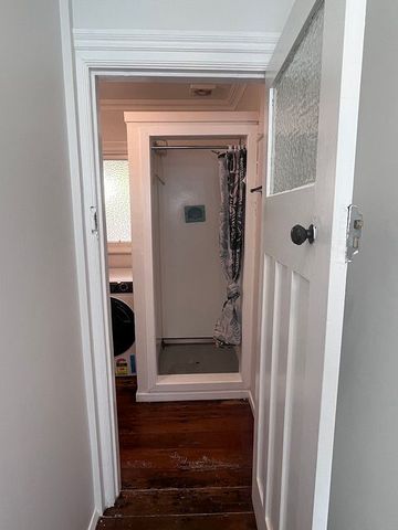 Cute 1 bedroom unit in Mount Vic available NOW - Photo 3