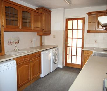 3 bedroom terraced house to rent - Photo 6