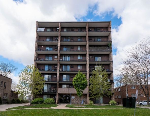 Sandilands Tower Apartments | 3160 Peter St., Windsor - Photo 1