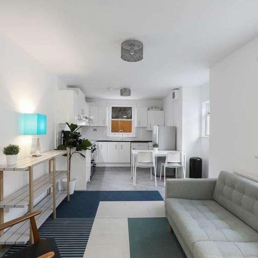 Lyndhurst Grove, Camberwell, London, SE15 - Photo 1