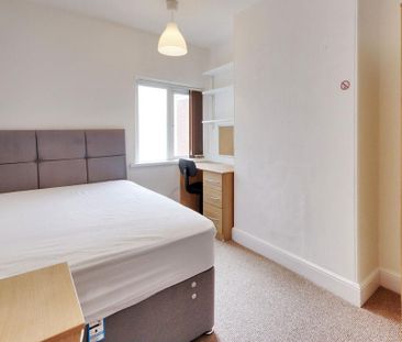 4 bedroom end of terrace house to rent - Photo 5