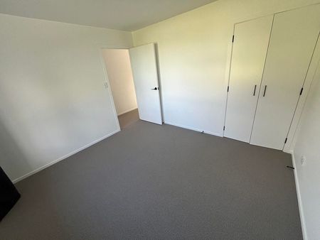 Room for rent in modern 4BR Townhouse in Te Atatu! - Photo 4