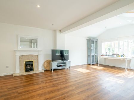 4 bedroom detached to let - Photo 2