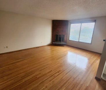 3 BEDROOM DUPLEX IN THORNCLIFFE — 5911 Trollinger St NE - Photo 2