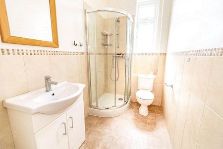 4 bedroom terraced house to rent - Photo 5