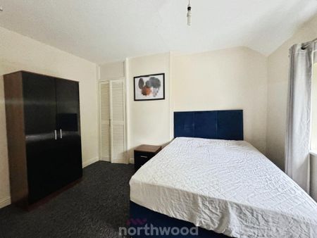 3 bedroom semi-detached house to rent - Photo 2