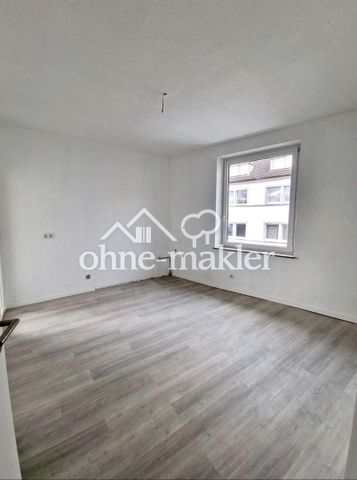 Perfekt für WG Gründung: Sanierte Wohnung mit zwei Bädern in zentraler Lage - Photo 5