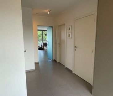 Appartement te huur in Genk voor € 900 met 1 slaapkamer - Photo 3