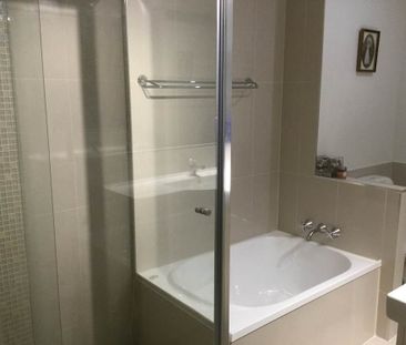 Broadbeach Waters - Photo 3