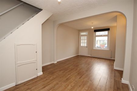 2 bedroom Terraced House to let - Photo 4