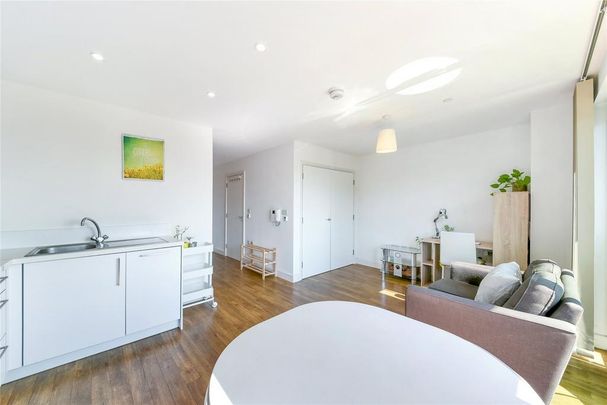 Studio to rent - Photo 1