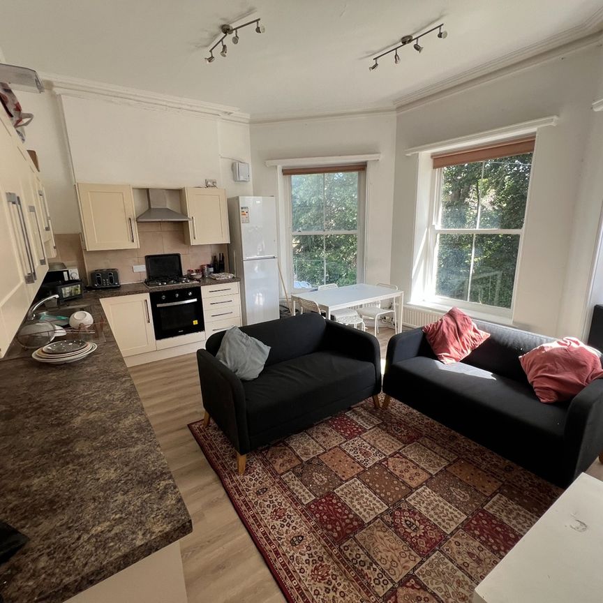 5 Bed Flat, Broomhall Road, S10 - Photo 1