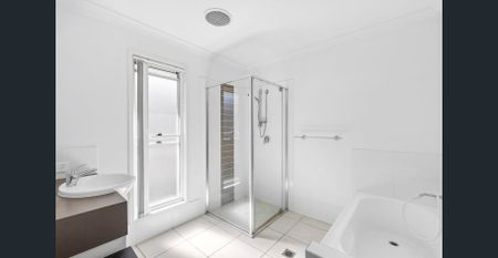 Modern, Low-Maintenance Living in a Prime Coomera Location - Photo 5