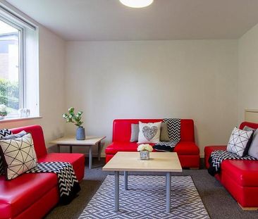 1 bedroom in a flat share to rent - Photo 3